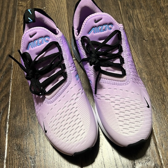 Nike Shoes - Nike 270 brand new